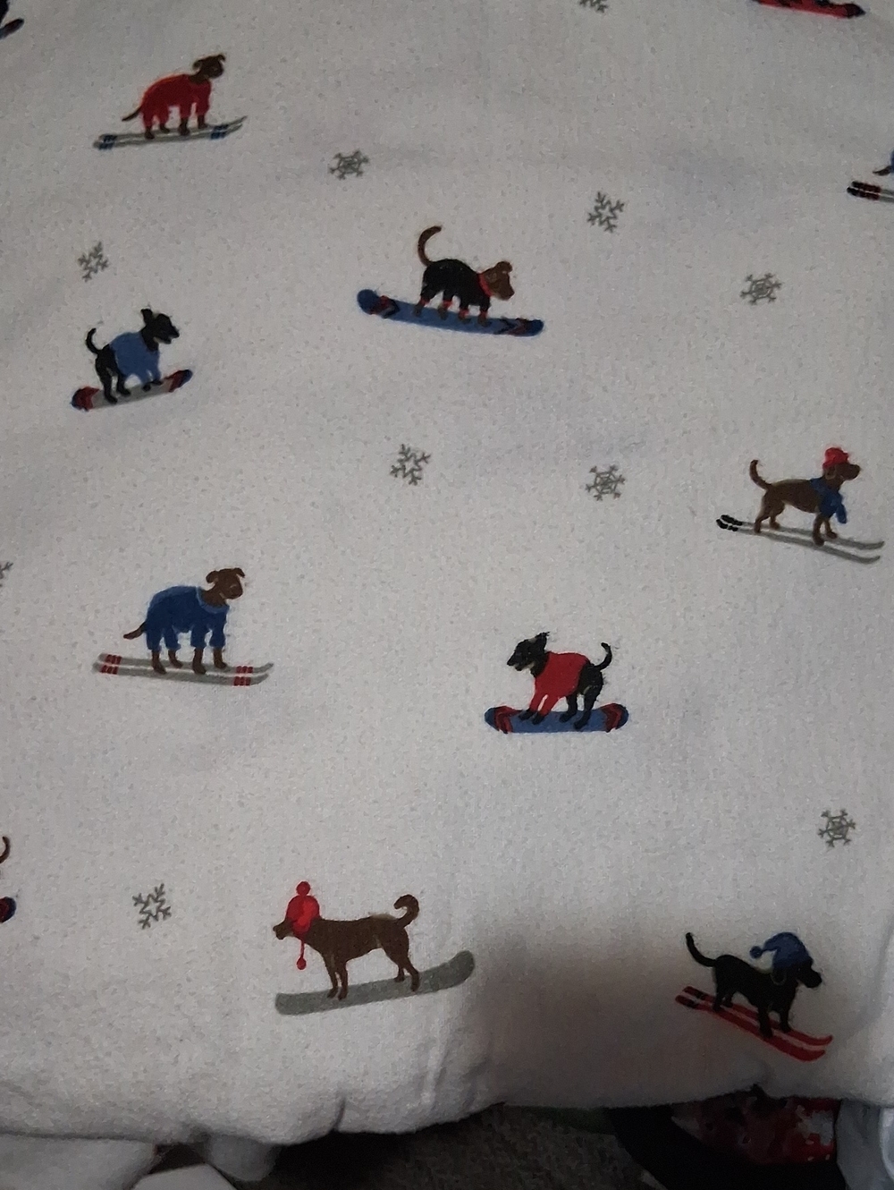 Eddie Bauer Cozy White Skiing Dogs Print Twin Flannel Sheet
